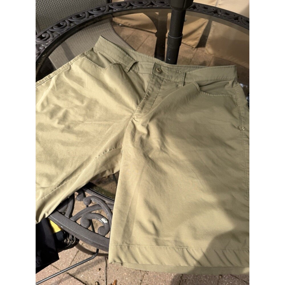 UNDER ARMOUR MENS BEIGE HEATGEAR CHINO SHORTS LOOSE FIT POCKETS 10" INSEAM
